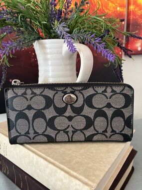 Coach Peyton Signature Zip-Around Wallet
